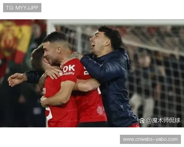 弗赖堡2-1逆转十人汉堡,马塔诺维奇83分钟绝杀 弗赖堡2-1逆转十人汉堡,马塔诺维奇83分钟绝杀